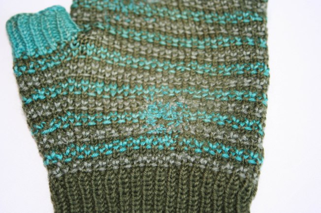 Darned glove in Woven stitch